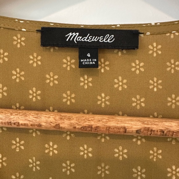 Madewell V-Neck Tiered Button-Front Midi Dress in Daisies Forever - Picture 4 of 10